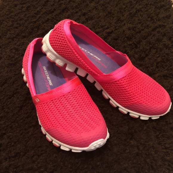 bright pink skechers